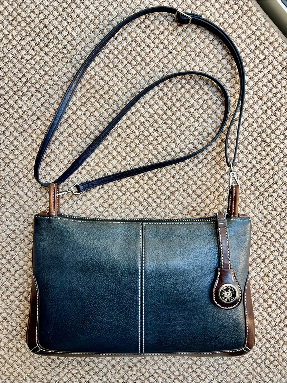 🦆Dooney & Bourke Navy Blue Pebbled Leather Crossbody Shoulder Bag Brown Trim